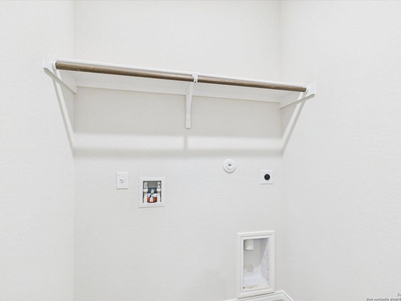 Spacious, unfurnished interior of a new home in Bricewood, San Antonio (Image 24).