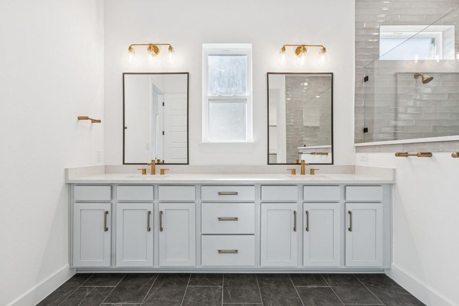 Owner's Bathroom Owner's Bathroom