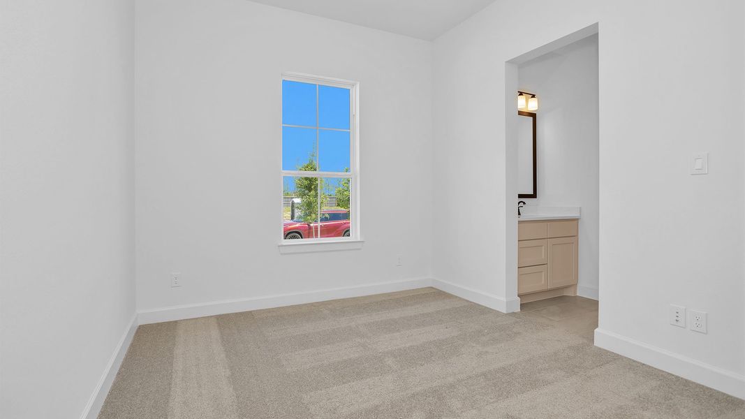 Spacious, unfurnished interior of a new home in Fulshear Lakes, Fulshear (Image 10).