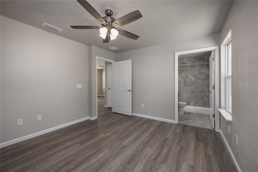 Spacious, unfurnished interior of a new home in , Gainesville (Image 28).