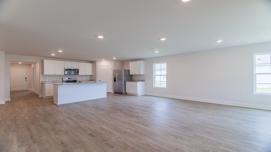 Spacious, unfurnished interior of a new home in Wesley Park, Crawfordville (Image 13).