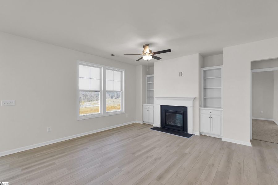 Spacious, unfurnished interior of a new home in Lynbrook, Boiling Springs (Image 22).