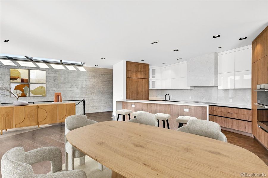 Community amenities in , Golden (Image 44).