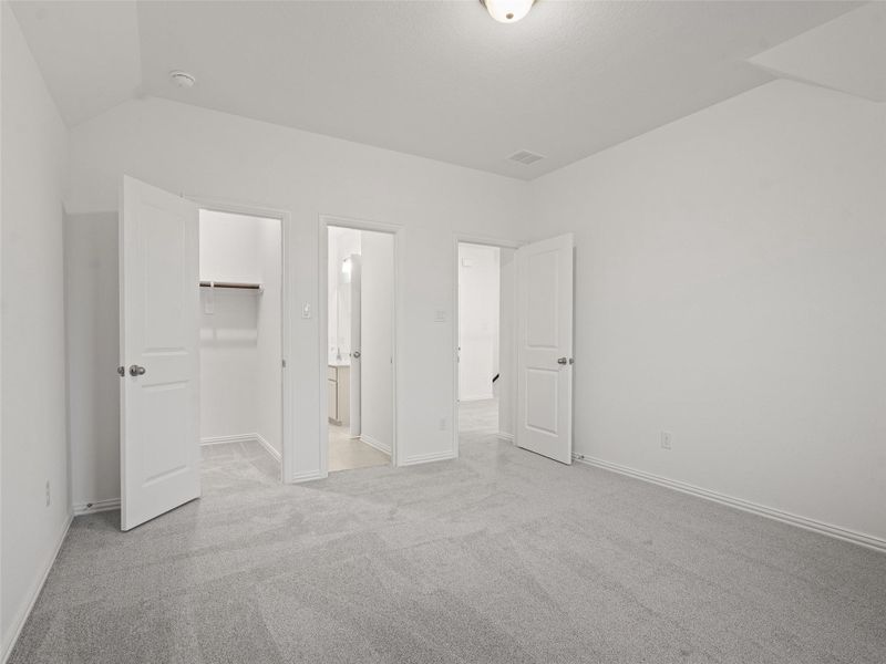 Spacious, unfurnished interior of a new home in Brookewater, Rosenberg (Image 34).