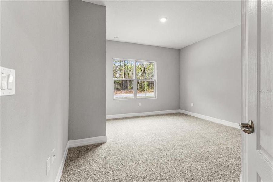 Spacious, unfurnished interior of a new home in , Homosassa (Image 19).