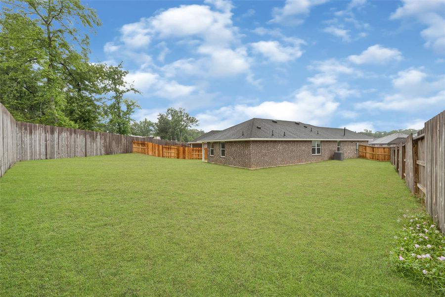Exterior details and patio area of a home in Stonebrooke, Conroe (Image 3).