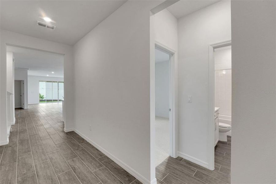 Spacious, unfurnished interior of a new home in Tuscan Hills, Dade City (Image 21).