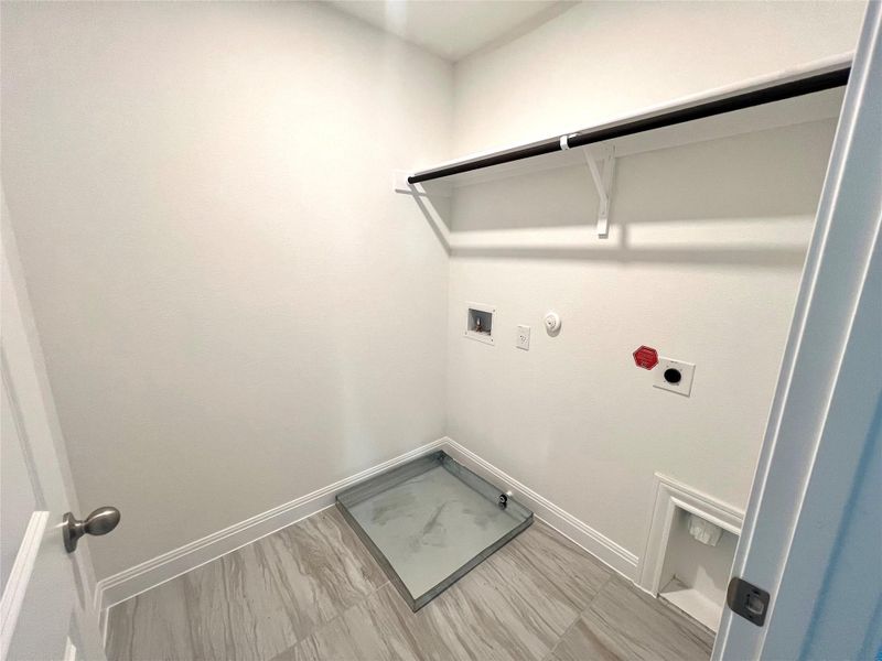 Spacious, unfurnished interior of a new home in Porter Country, Buda (Image 12).