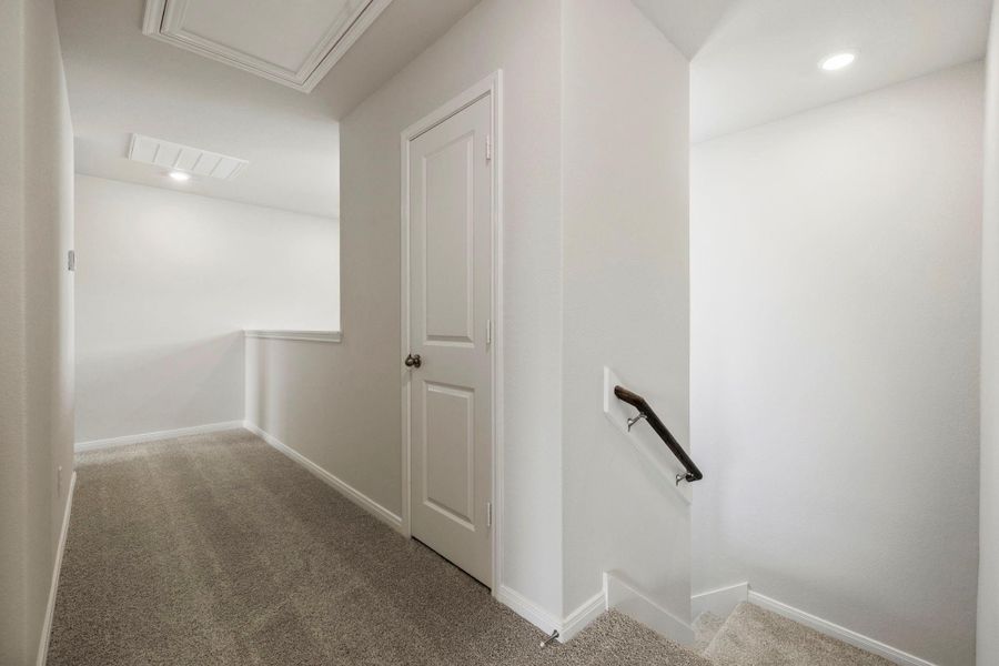 Spacious, unfurnished interior of a new home in Pinewood Trails, Cleveland (Image 17).