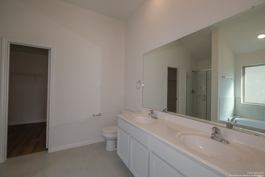 Furnished interior view inside a new home in Cinco Lakes, San Antonio (Image 8). Furnished interior view inside a new home in Cinco Lakes, San Antonio (Image 8).