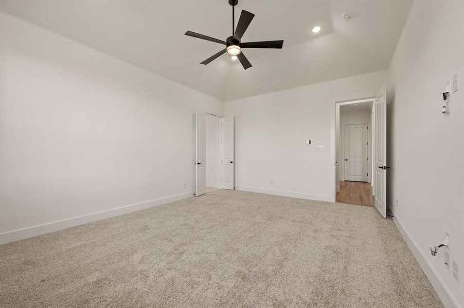 Spacious, unfurnished interior of a new home in NorthGlen, Haslet (Image 27).