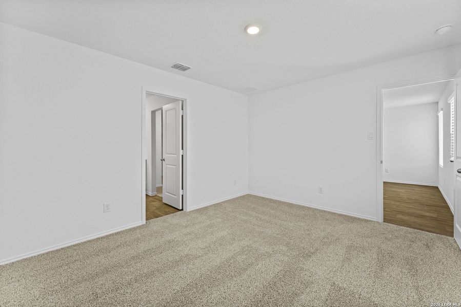 Spacious, unfurnished interior of a new home in Avenida, Converse (Image 18).
