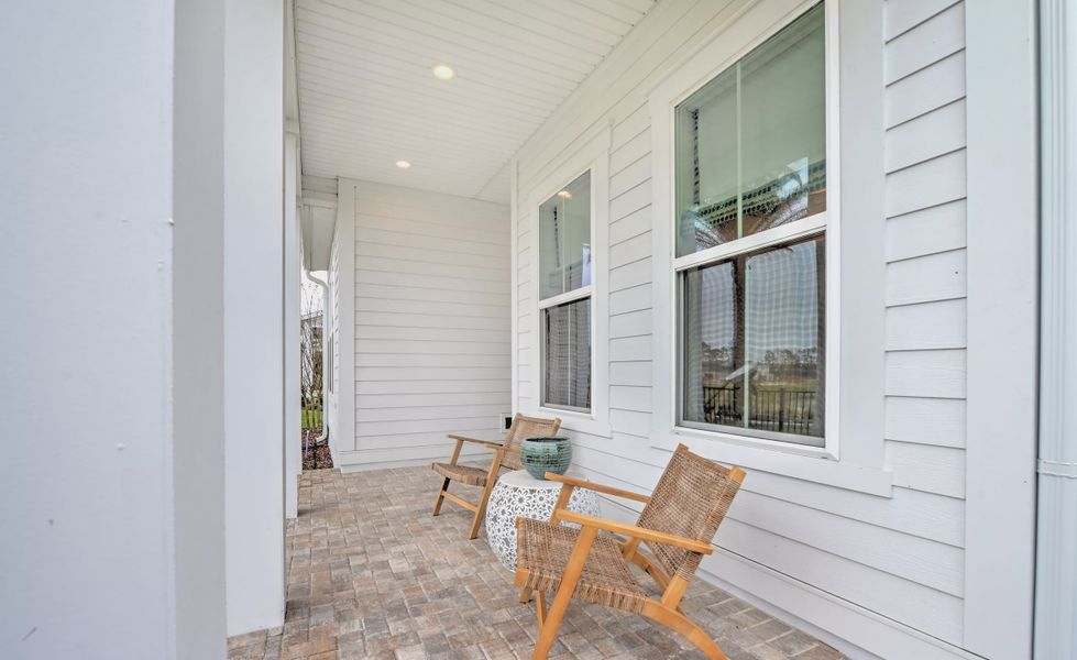 Exterior details and patio area of a home in Seven Pines, Jacksonville (Image 25).