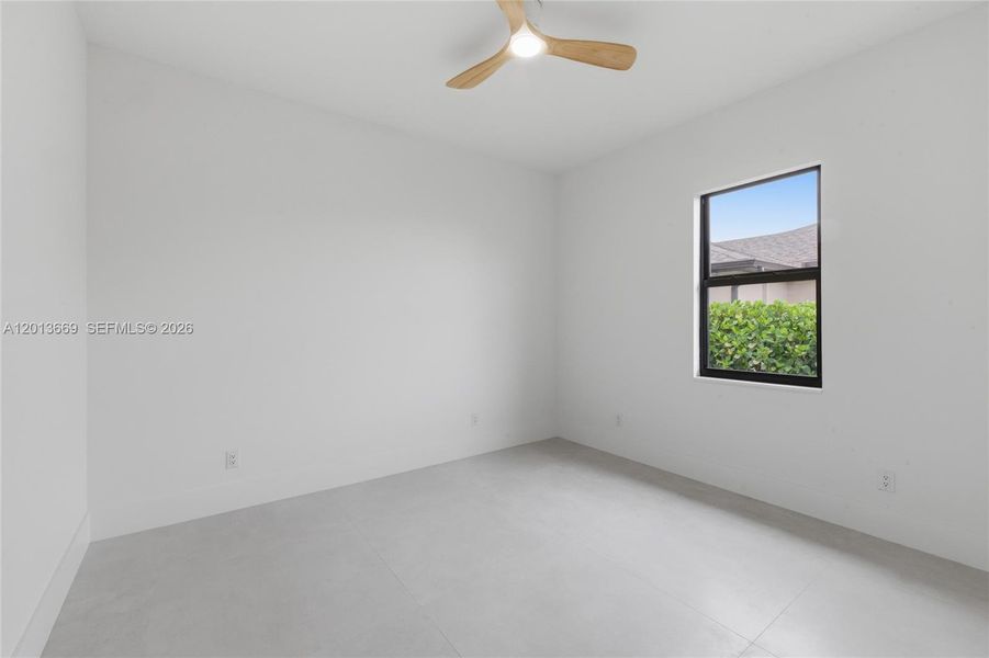 Spacious, unfurnished interior of a new home in , Cape Coral (Image 23).