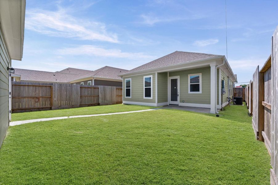 Exterior details and patio area of a home in , Pearland (Image 4).