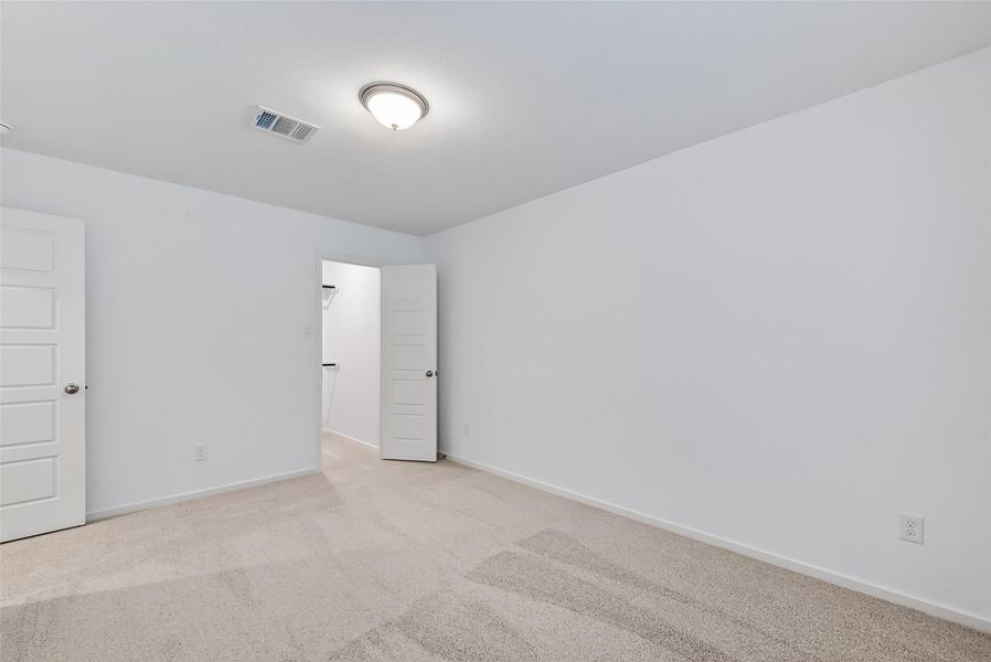 Spacious, unfurnished interior of a new home in Rollingbrook Estates, Baytown (Image 22).