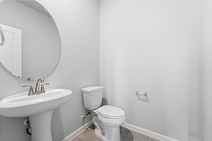Furnished interior view inside a new home in Saddlebrook Estates, Waxahachie (Image 11).