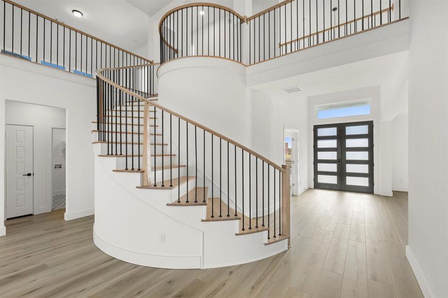 03. 1360 Porter - Entry