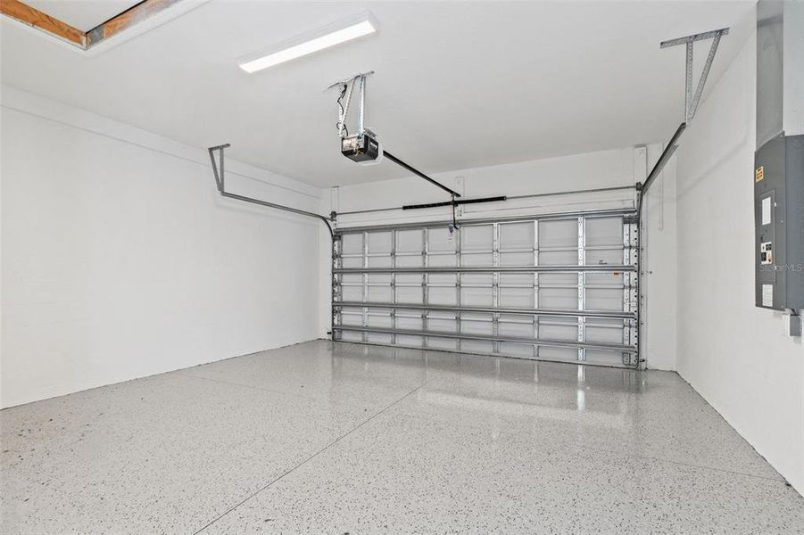 Spacious, unfurnished interior of a new home in Wysteria, Venice (Image 22).