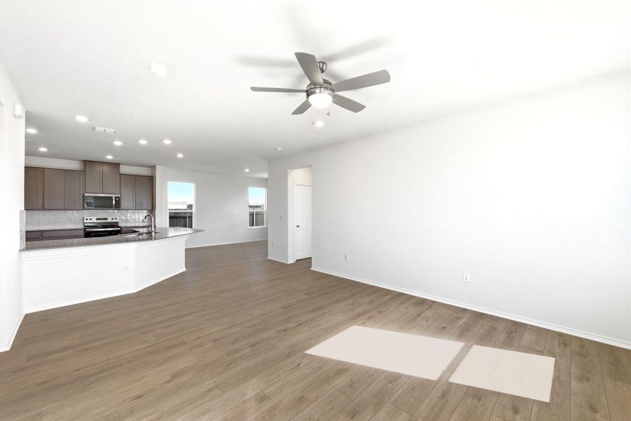 Spacious, unfurnished interior of a new home in Stoney Chase, Del Valle (Image 16).