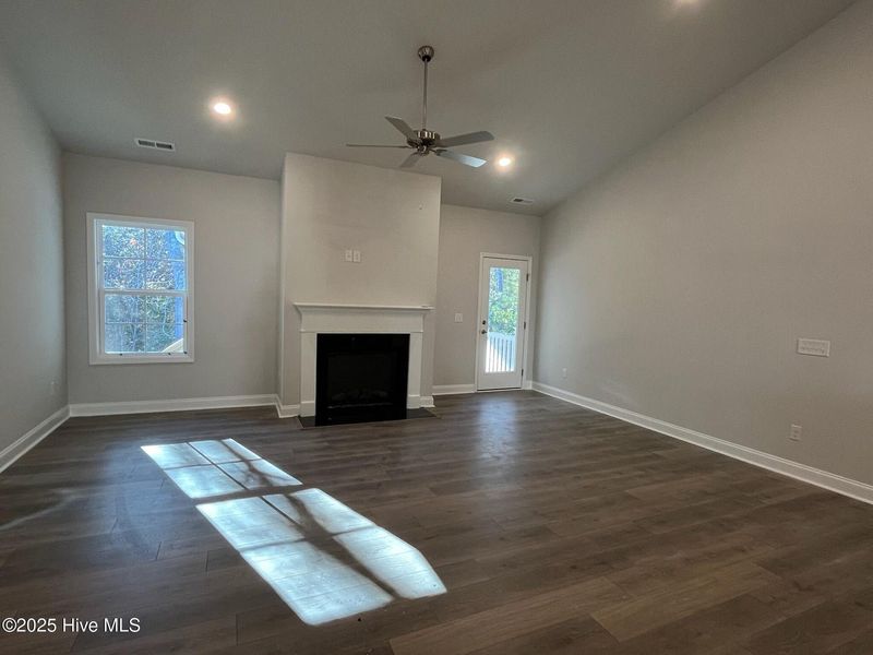 Spacious, unfurnished interior of a new home in Palmetto Creek, Bolivia (Image 21).