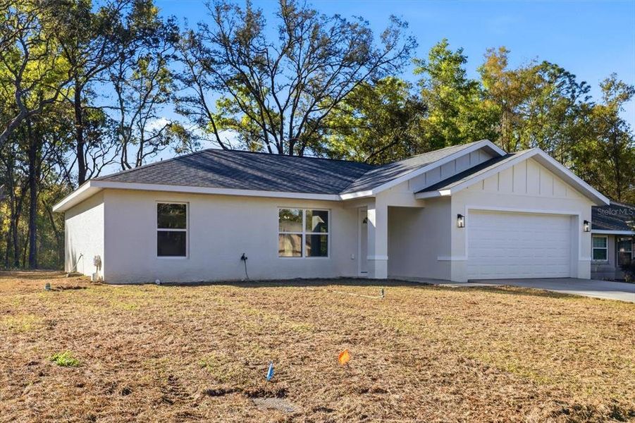 Exterior details and patio area of a home in , Citrus Springs (Image 27).