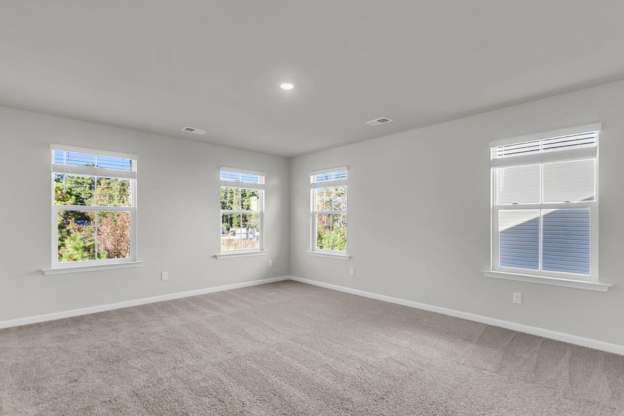 Spacious, unfurnished interior of a new home in Wildcat Chase, Summerville (Image 18).