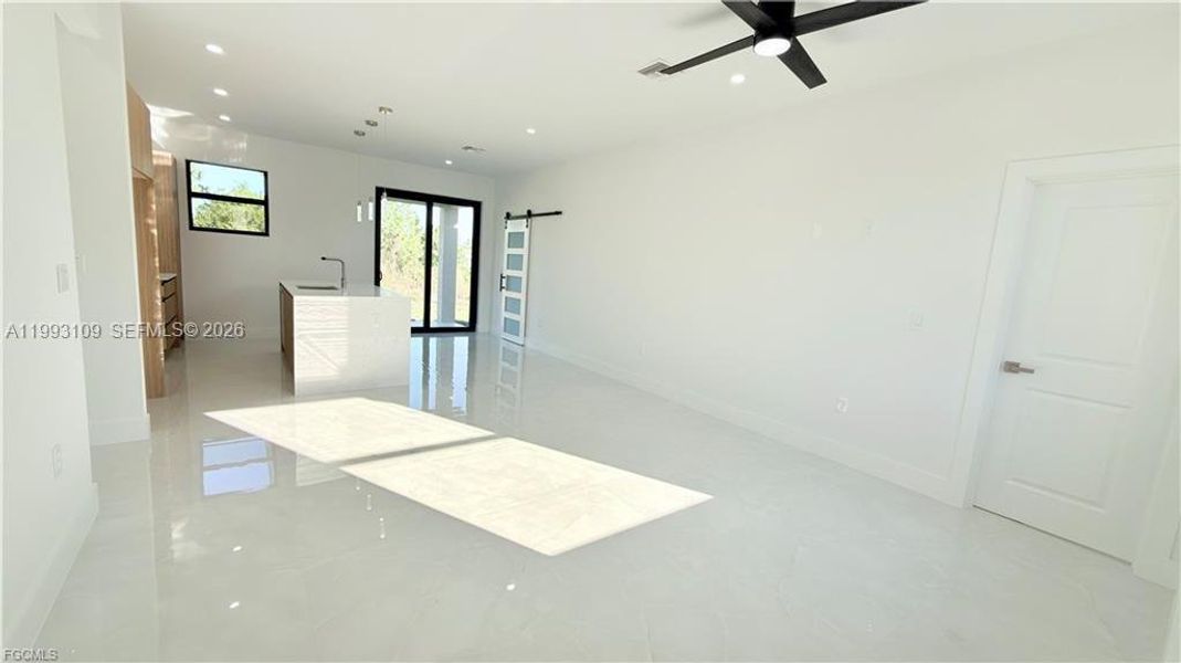 Spacious, unfurnished interior of a new home in , Fort Myers (Image 17).