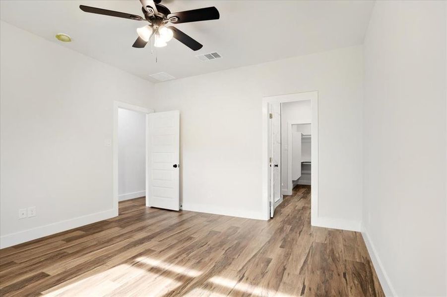 Spacious, unfurnished interior of a new home in , Sherman (Image 14).