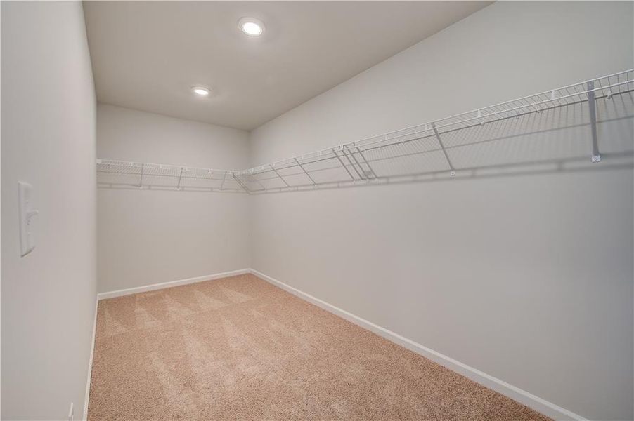 Spacious, unfurnished interior of a new home in Riverbend Overlook, Fayetteville (Image 25).