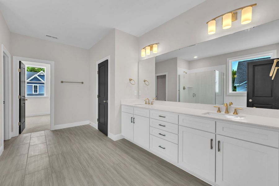 Representative furnished interior of a home built from the The Hampton by RobuckHomes in Kennebec Crossing, Angier (Image 66). Representative furnished interior of a home built from the The Hampton by RobuckHomes in Kennebec Crossing, Angier (Image 66).