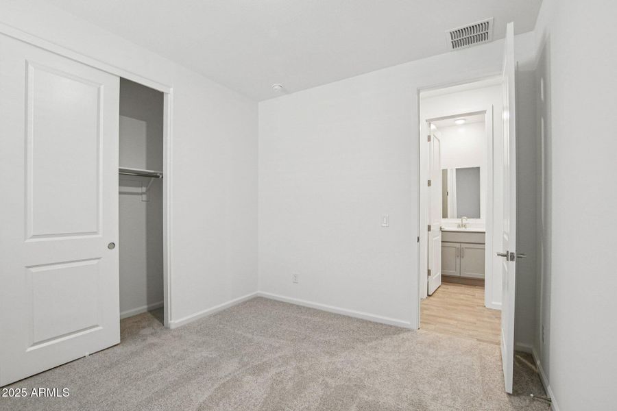 32-web-or-mls-W Tamarisk Ave-S1012-028