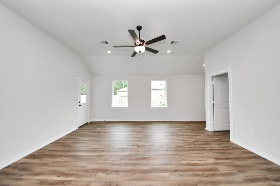 Spacious, unfurnished interior of a new home in The Enclave at Spring Branch, Conroe (Image 18). Spacious, unfurnished interior of a new home in The Enclave at Spring Branch, Conroe (Image 18).
