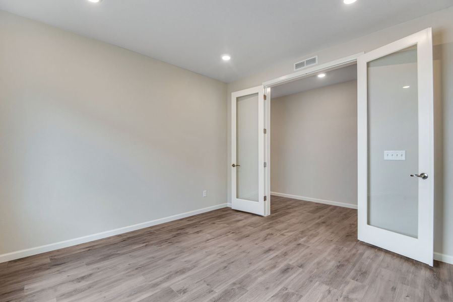 Spacious, unfurnished interior of a new home in The Aurora Highlands, Aurora (Image 27).