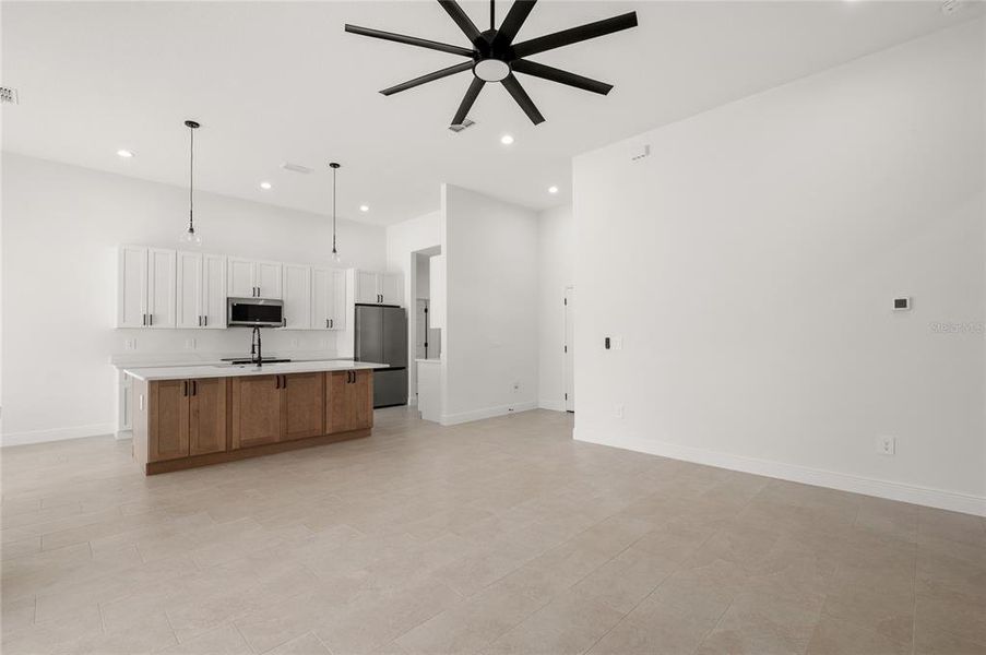 Spacious, unfurnished interior of a new home in , Orange City (Image 28).