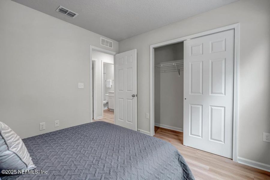 Spacious, unfurnished interior of a new home in , Jacksonville (Image 16).