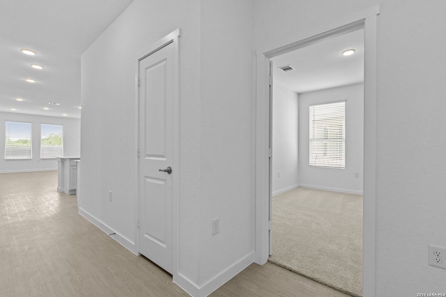 Spacious, unfurnished interior of a new home in Mission del Lago, San Antonio (Image 33). Spacious, unfurnished interior of a new home in Mission del Lago, San Antonio (Image 33).