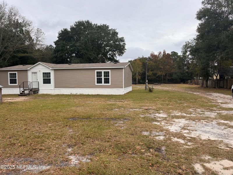 Exterior details and patio area of a home in , Fernandina Beach (Image 2).
