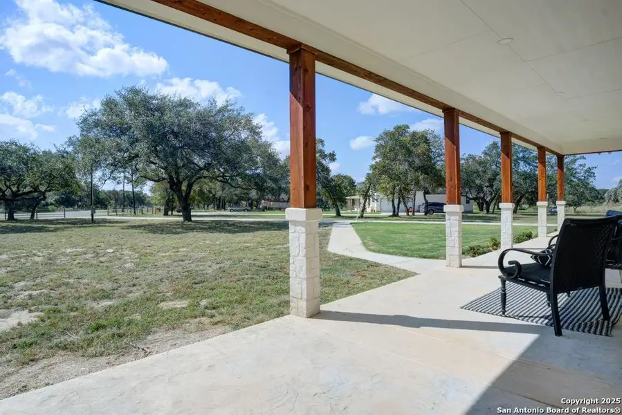 Exterior details and patio area of a home in , Natalia (Image 18).