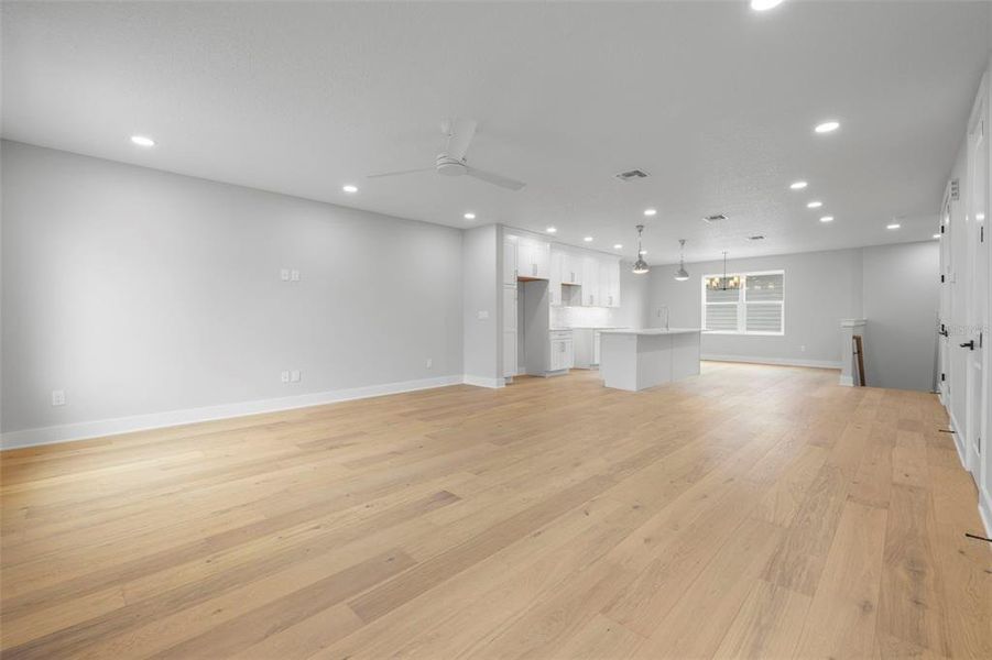 Spacious, unfurnished interior of a new home in , Tampa (Image 27).