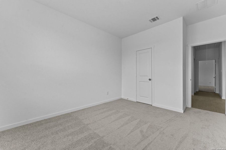 Spacious, unfurnished interior of a new home in Sky Ranch, New Braunfels (Image 14).