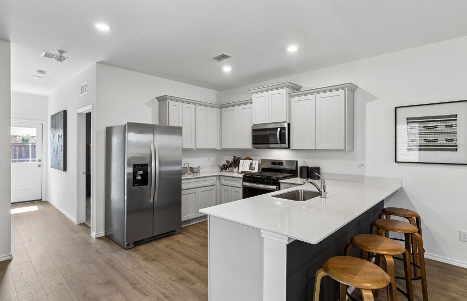 Representative furnished interior of a home built from the Livingston by Pulte Homes in Cottonwood, Howe (Image 5).
