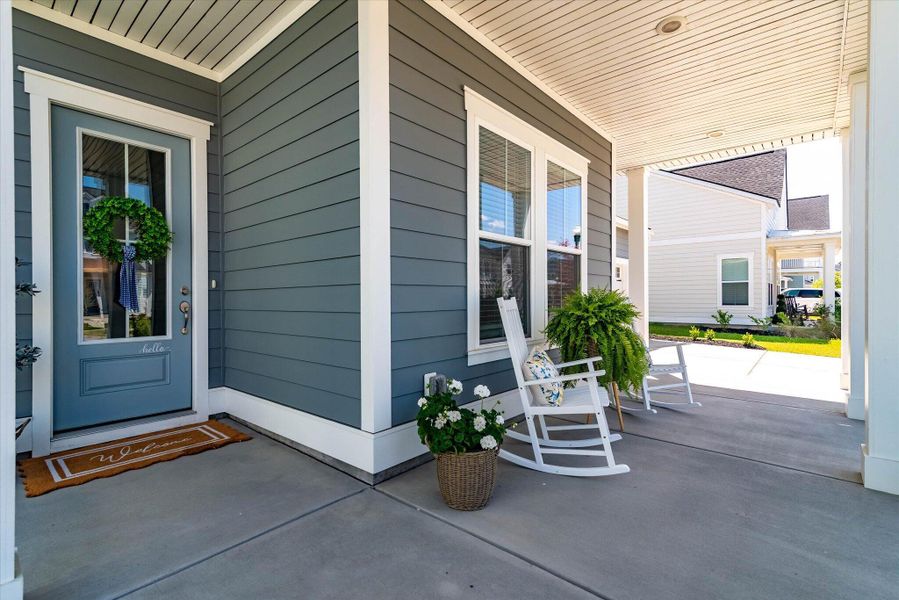 Exterior details and patio area of a home in Carnes Crossroads, Summerville (Image 4).