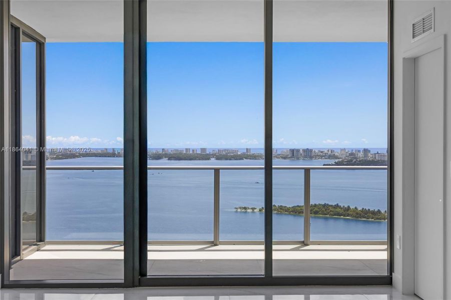 Spacious, unfurnished interior of a new home in Aria Reserve, Miami (Image 20). Spacious, unfurnished interior of a new home in Aria Reserve, Miami (Image 20).