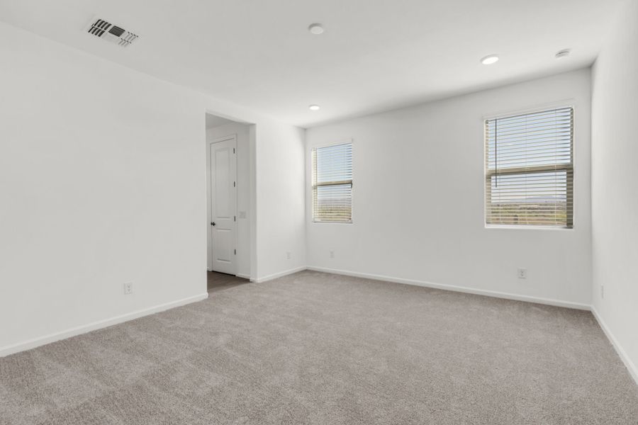 Spacious, unfurnished interior of a new home in Silverbell Ridge, Marana (Image 16).