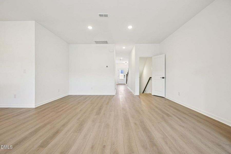 10-web-or-mls-Darius Ln-S0402-010