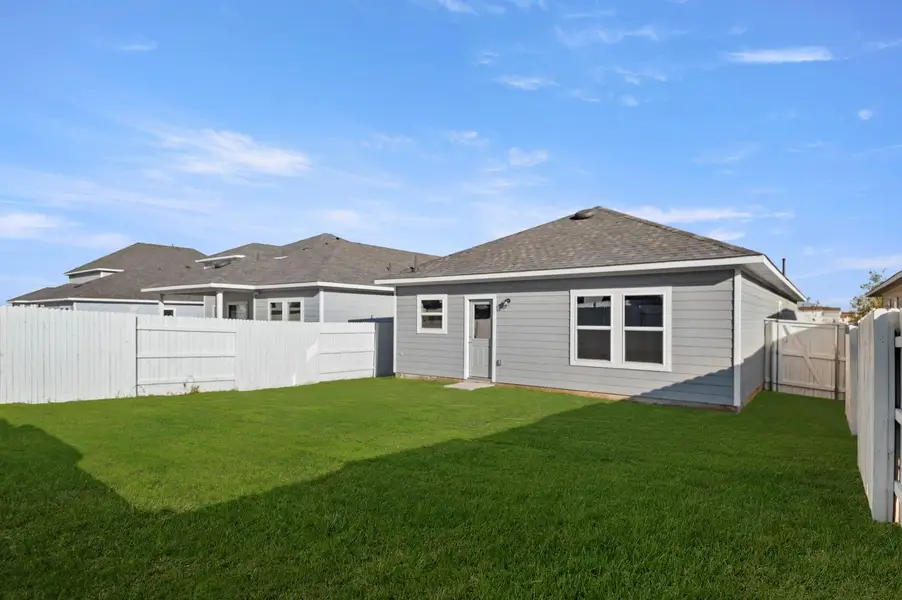 Exterior details and patio area of a home in Harvest Ridge, Elgin (Image 3).