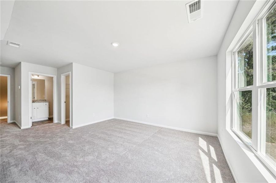 Spacious, unfurnished interior of a new home in Stephen's Landing, Loganville (Image 19).