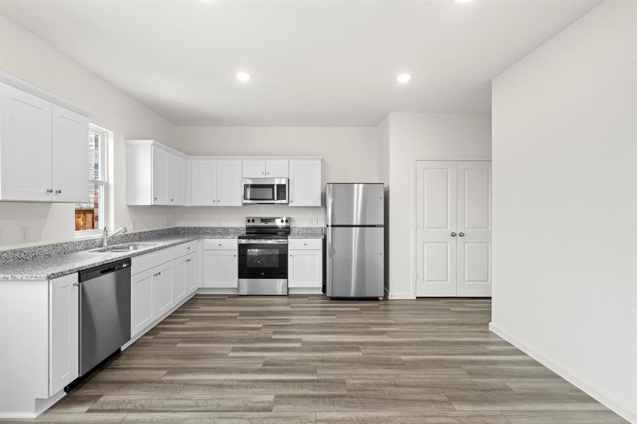 10. 14143 Donohue - Kitchen 10. 14143 Donohue - Kitchen