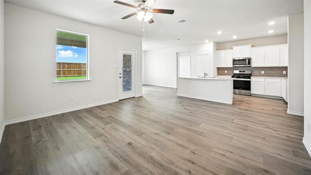Spacious, unfurnished interior of a new home in Trailstone, Caddo Mills (Image 20).